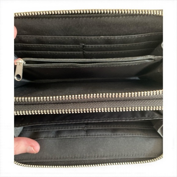 Tommy Hilfiger Black and Gray Striped Crossbody and Wallet - Picture 7 of 14